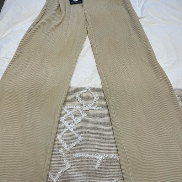 Pretty Little Thing Plisse Pleated Outfit - Picture 6 of 6